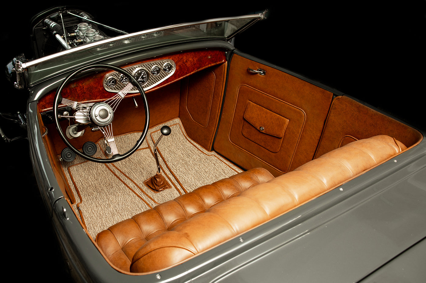 1932 Ford Roadster Relicate Leather interior
