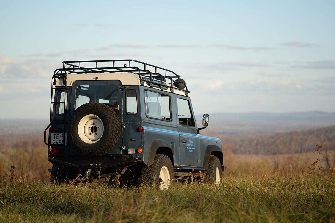 Commonwealth Classics 1991 Landrover Defender 90
